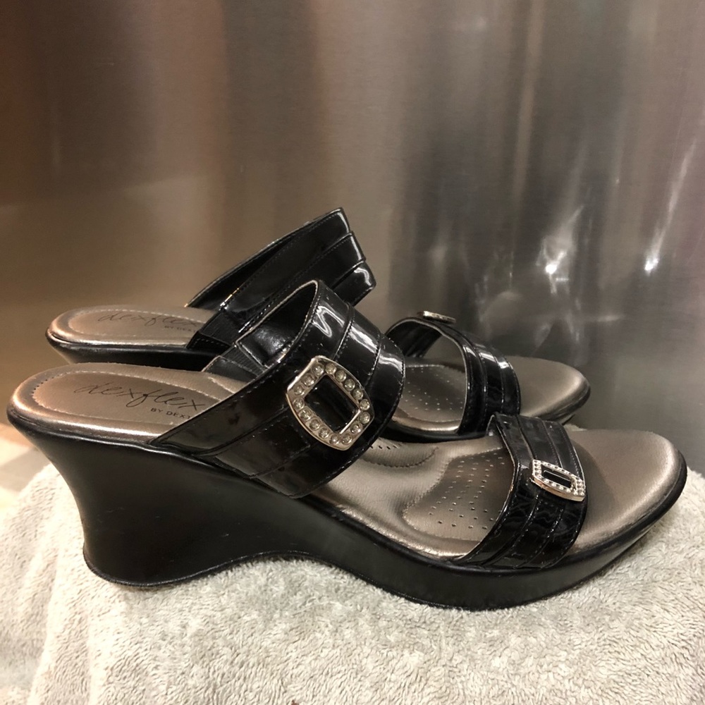 Women’s wedge sandals sz 8.5
